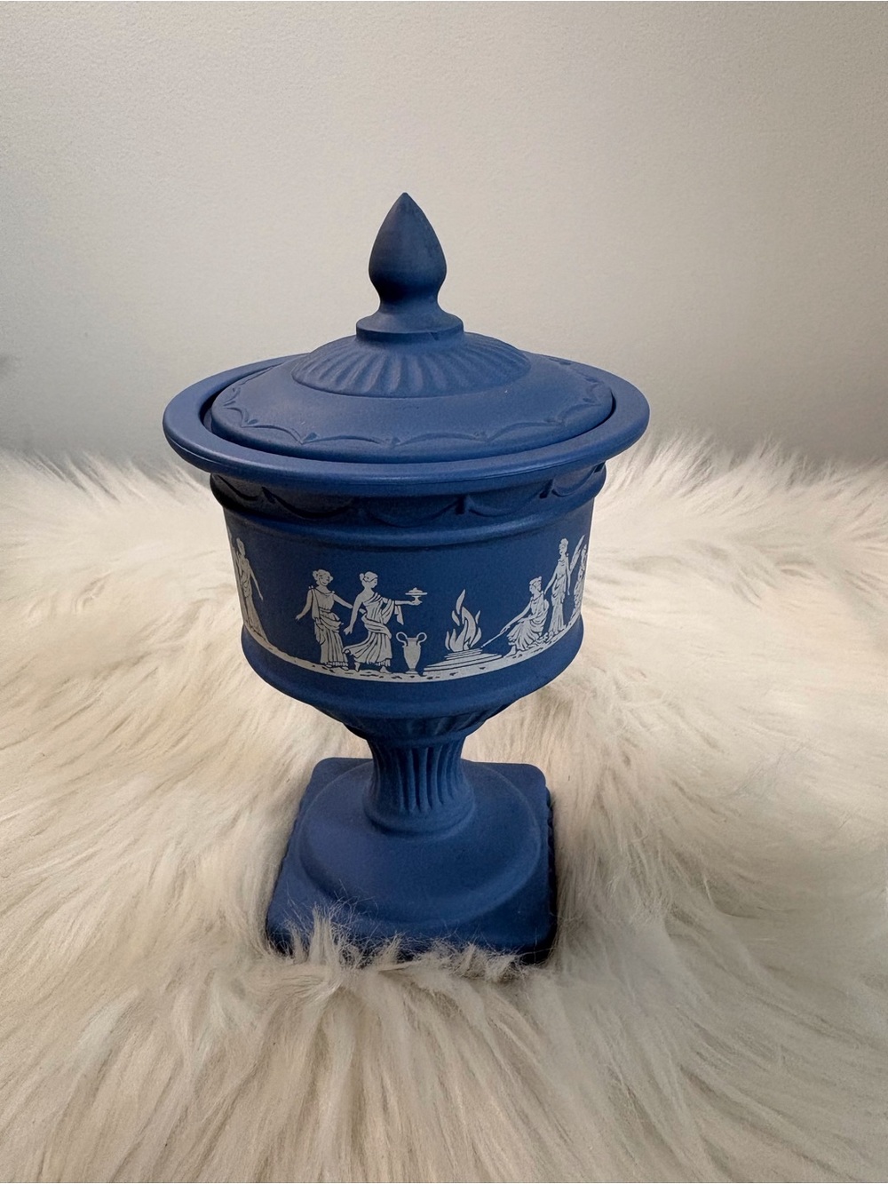 Vintage Avon Grecian-themed pedestal jar in powder/“Grecian” blue. - Picture 5 of 9